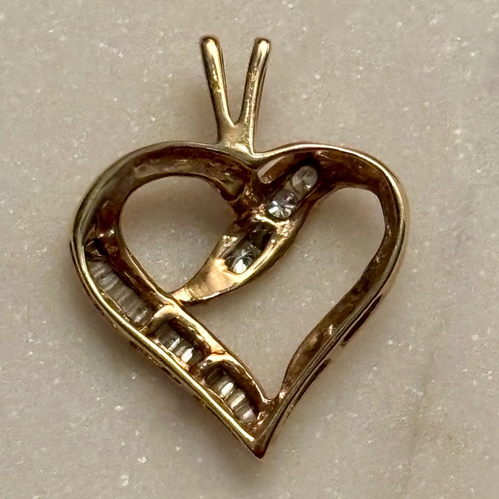 Diamond Heart Pendant 1/10 carat TW Round-Cut Diamonds 10K Gold - Picture 2 of 6